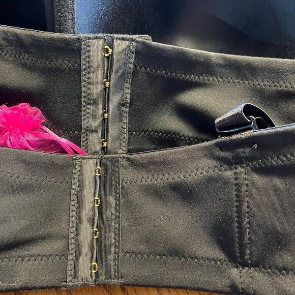 ASHLEY STEWART 42D bra, convertible butterfly, black with partial lace - Picture 10 of 12